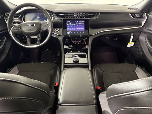 New 2025 Jeep Grand Cherokee L Altitude image 33