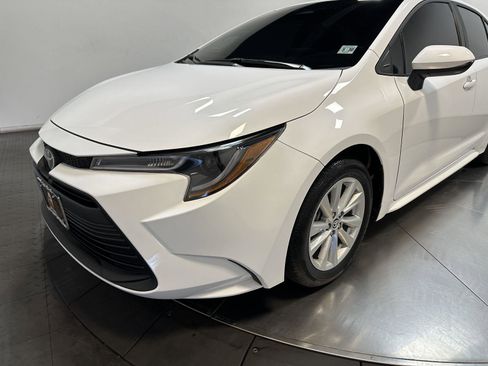 Used 2025 Toyota Corolla LE w/ LE Premium Package FWD image 7