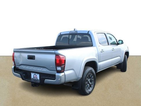 Certified 2022 Toyota Tacoma SR5 AWD/4WD image 4