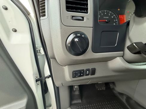 Used 2021 Nissan NV 2500 S image 33