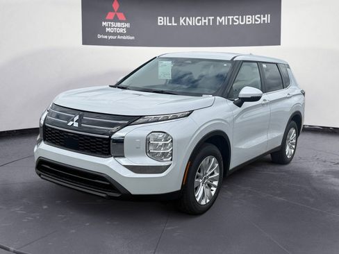 Used 2025 Mitsubishi Outlander ES AWD/4WD image 1