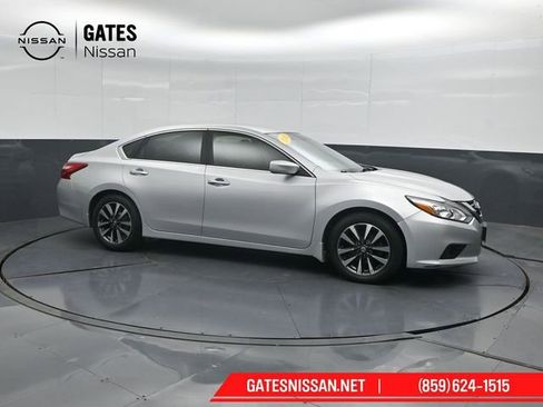 Used 2016 Nissan Altima 2.5 SV FWD image 1