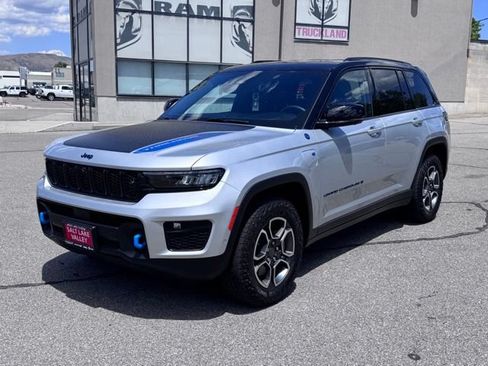 Used 2023 Jeep Grand Cherokee Trailhawk w/ Advanced Protech Group II AWD/4WD image 11
