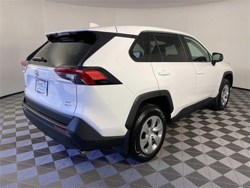 Used 2022 Toyota RAV4 LE image 9