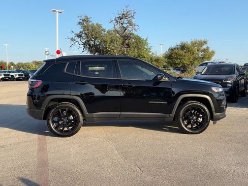 Used 2026 Jeep Compass Latitude AWD/4WD image 4