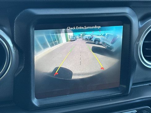 Used 2020 Jeep Wrangler Unlimited Sahara AWD/4WD image 20