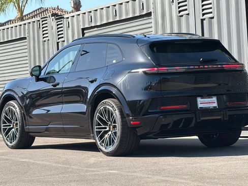 Used 2026 Porsche Cayenne Electric AWD/4WD image 3