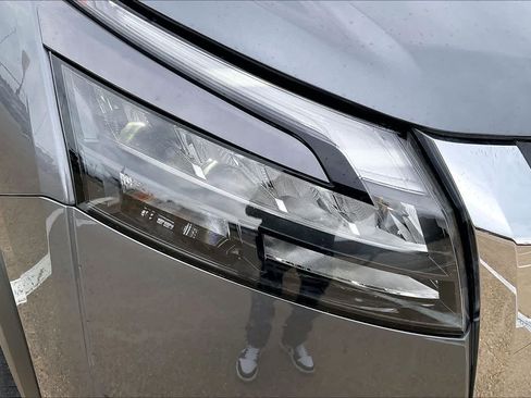 Used 2025 Nissan Pathfinder SV AWD/4WD image 29
