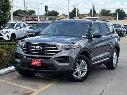 Used 2023 Ford Explorer XLT RWD image 2
