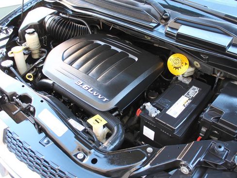Used 2016 Dodge Grand Caravan SXT FWD image 12