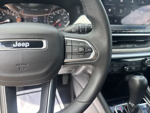 Used 2024 Jeep Compass Latitude AWD/4WD image 19
