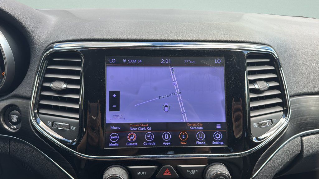 Used 2019 Jeep Grand Cherokee Limited AWD/4WD image 16