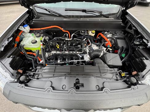 New 2025 Ford Maverick XL w/ Equipment Group 101A image 33