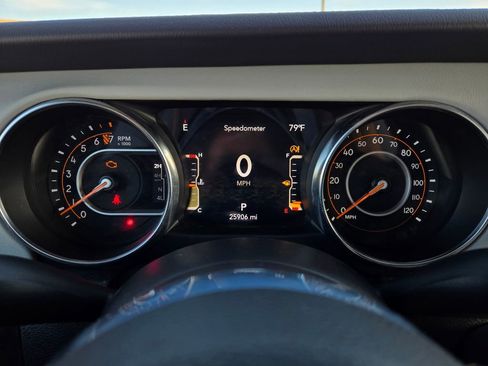 Used 2021 Jeep Gladiator Overland image 19