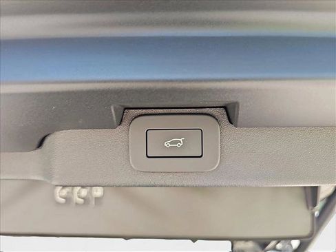 New 2024 Land Rover Discovery Dynamic SE image 8