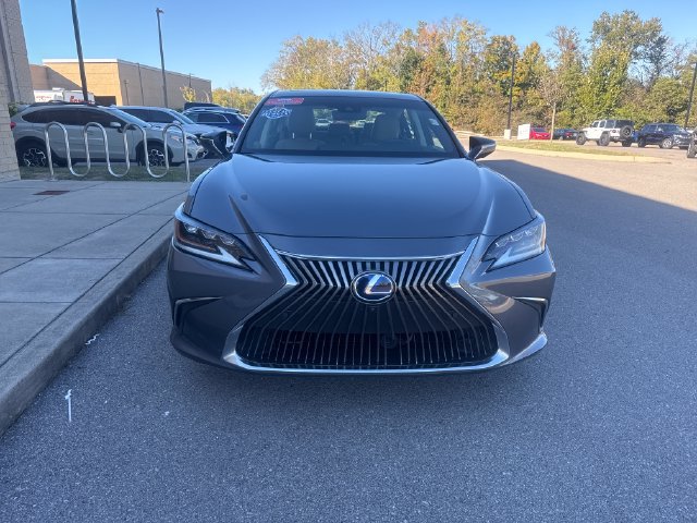 Used 2021 Lexus ES 300h Ultra Luxury w/ Accessory Package FWD image 8