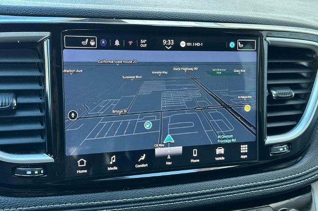 Used 2024 Chrysler Pacifica Limited FWD image 22