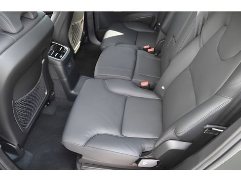 Used 2024 Volvo XC90 T8 Plus w/ Protection Package Premier AWD/4WD image 14