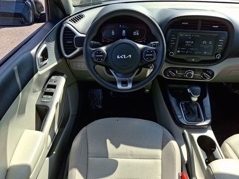 Used 2025 Kia Soul LX w/ LX Technology Package image 11