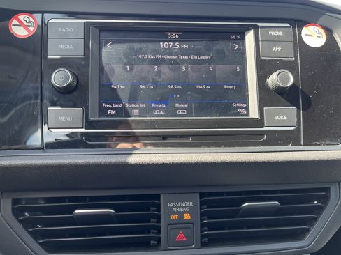 Used 2024 Volkswagen Jetta SE FWD image 29