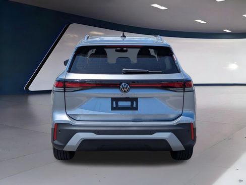 Certified 2025 Volkswagen Tiguan S FWD image 4