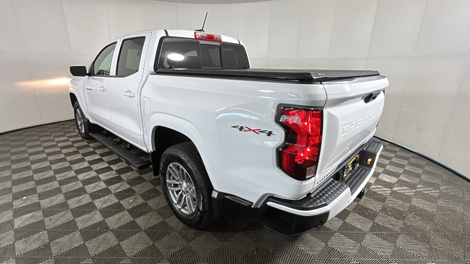 Used 2026 Chevrolet Colorado LT w/ LPO, Pro Essentials Package AWD/4WD image 5