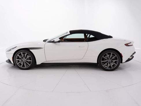 Used 2021 Aston Martin DB11 Volante RWD image 11