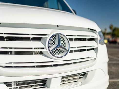 Used 2024 Mercedes-Benz Sprinter 2500 image 11