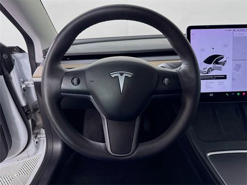 Used 2021 Tesla Model 3 Standard Range Plus image 13