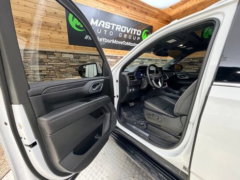 Used 2023 GMC Yukon SLT w/ SLT Premium Package AWD/4WD image 19