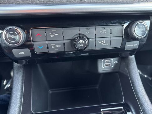 Certified 2023 Jeep Compass Latitude image 28