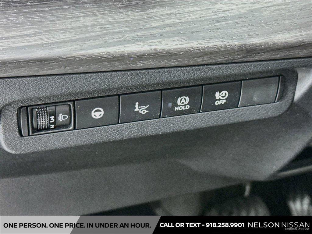 Certified 2023 Nissan Ariya AWD image 10