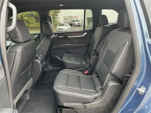 Used 2025 GMC Acadia Denali w/ Super Cruise Package image 13