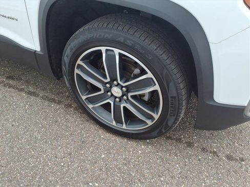 Used 2020 GMC Acadia SLT w/ Driver Alert Package II image 4