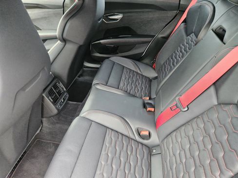 Used 2022 Audi RS e-tron GT image 29