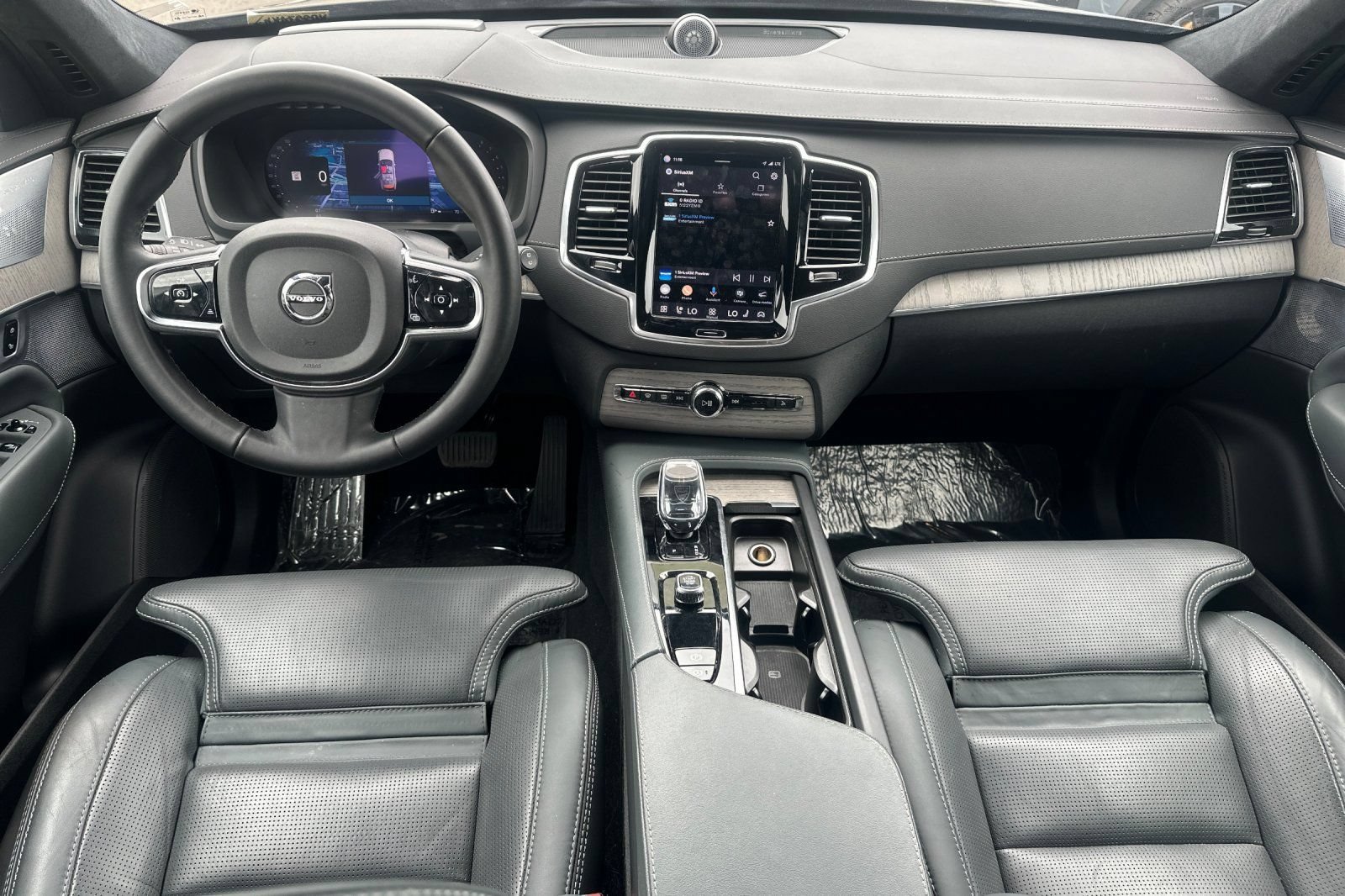 Used 2025 Volvo XC90 B6 Ultra w/ Lounge Package AWD/4WD image 3