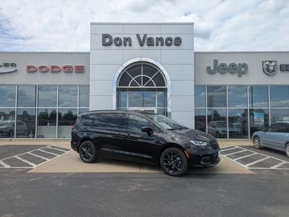 New 2026 Chrysler Pacifica Limited