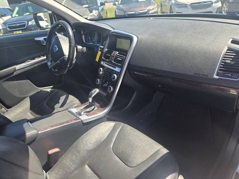 Used 2015 Volvo XC60 T6 w/ Proximity Package AWD/4WD image 18