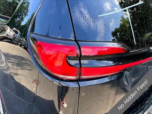 Used 2023 Chrysler Pacifica Touring-L FWD image 28
