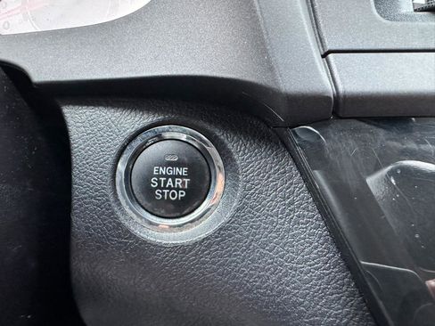 Used 2018 Toyota Sienna SE Premium w/ Carpet Mat Package FWD image 18