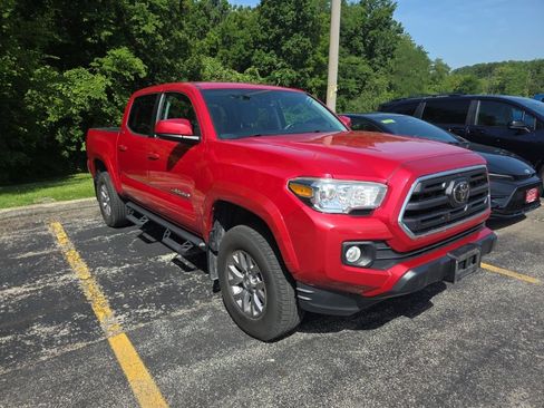Used 2019 Toyota Tacoma SR5 AWD/4WD image 3