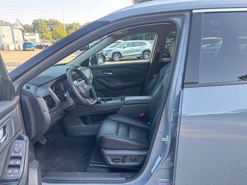 Used 2026 Nissan Rogue SL FWD image 25