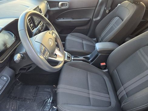 Certified 2025 Hyundai Venue SEL image 12