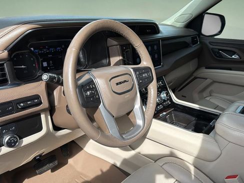 Used 2021 GMC Yukon Denali w/ Advanced Technology Package image 14