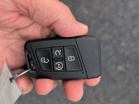 Used 2023 Volkswagen Tiguan SE FWD image 12