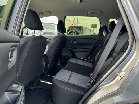 Used 2025 Nissan Rogue SV image 10