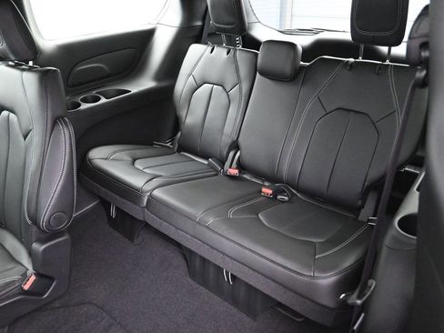 New 2026 Chrysler Pacifica Select image 22
