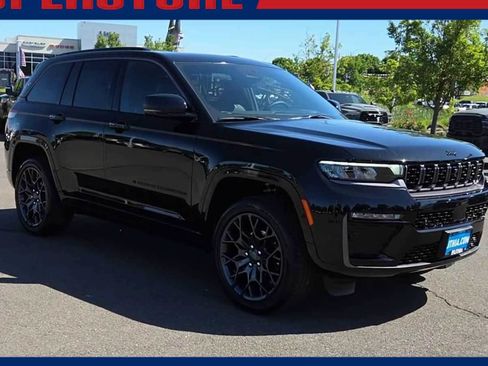 New 2026 Jeep Grand Cherokee Summit AWD/4WD image 2