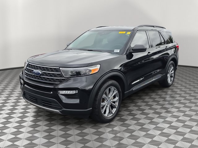 Certified 2023 Ford Explorer XLT w/ Equipment Group 202A RWD image 3