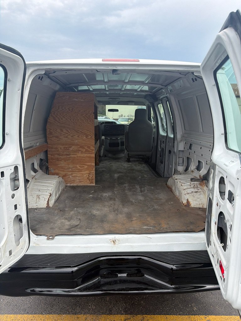 Used 2014 Ford E-350 and Econoline 350 Super Duty RWD image 12